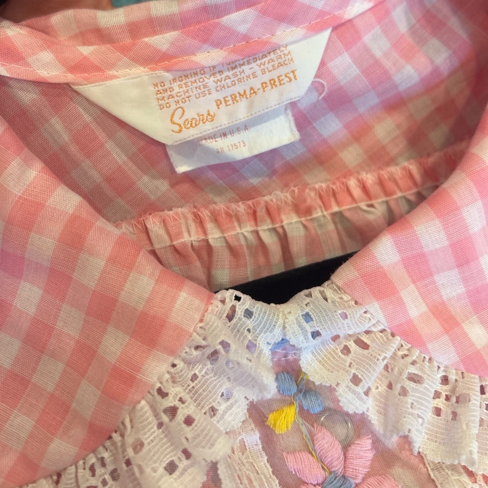 Cutest Vintage Pink Gingham Flower Robe - Picture 6 of 16